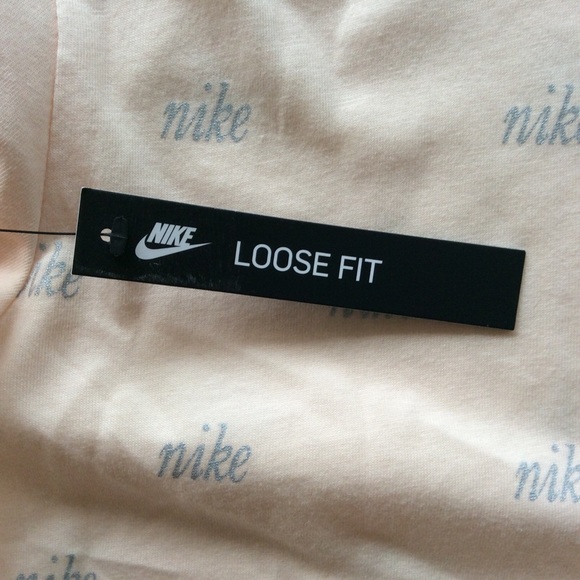 NIKE METALLIC LOGO PRINT T SHIRT SIZE XS NWT - Picture 6 of 9